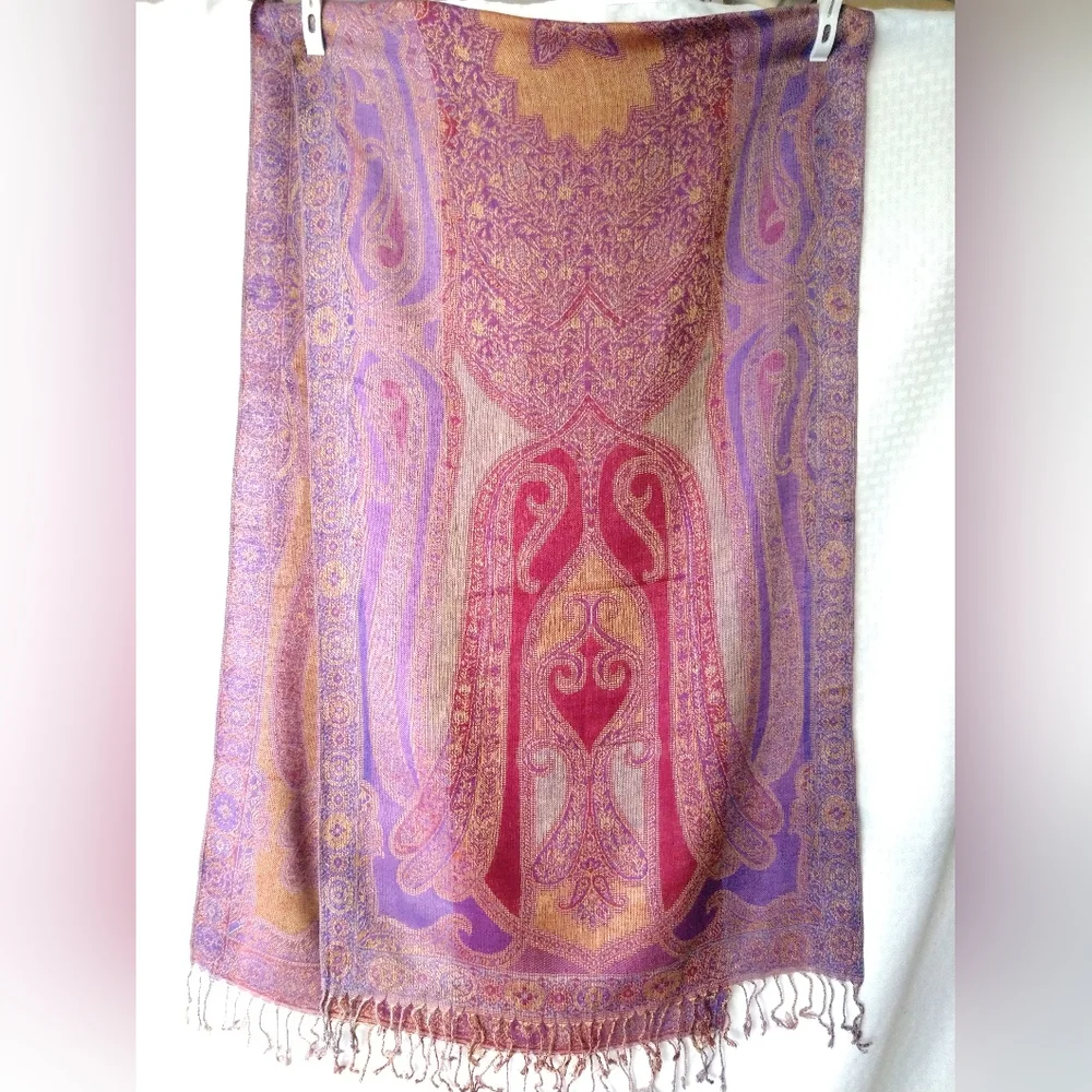 Beautiful Tapestry Scarf Throw Wrap Purple Gold Paisley Rich Look Fringed